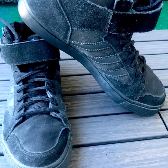 All black adidas boots - Picture 2 of 4